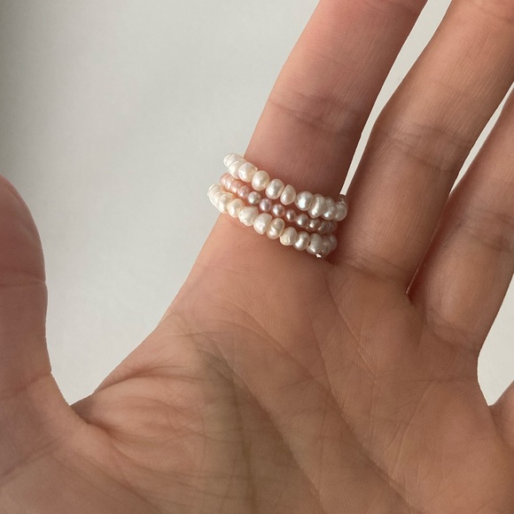 Handmade tiny pearl rings - Picture 3 of 3
